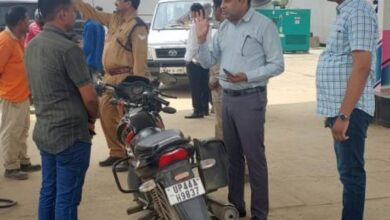 बिना हेलमेट