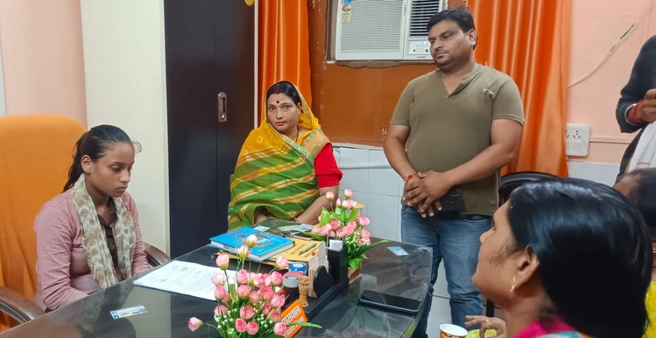 एक दिन के लिए नगर पंचायत अध्यक्ष बनीं कक्षा आठ की छात्रा अलसिफा