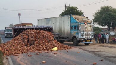 मौरंग लदे डंपर