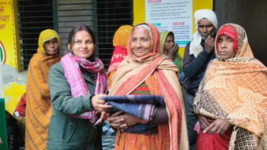 प्रशासन ने 117 जरूरतमंदों को बांटे कंबल