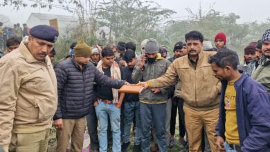 भरथना, इटावा, भतीजी की लगुन, चाचा की मौत, पानी भरे गड्ढे, रजनेश पुत्र मानसिंह दोहरे, रमायन, सड़क किनारे शव, भोली चौराहा, स्वाति, शादी की तैयारियां