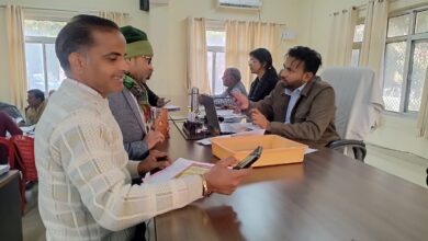 समाधान दिवस: एसडीएम ने सुनी फरियादियों की समस्याएं