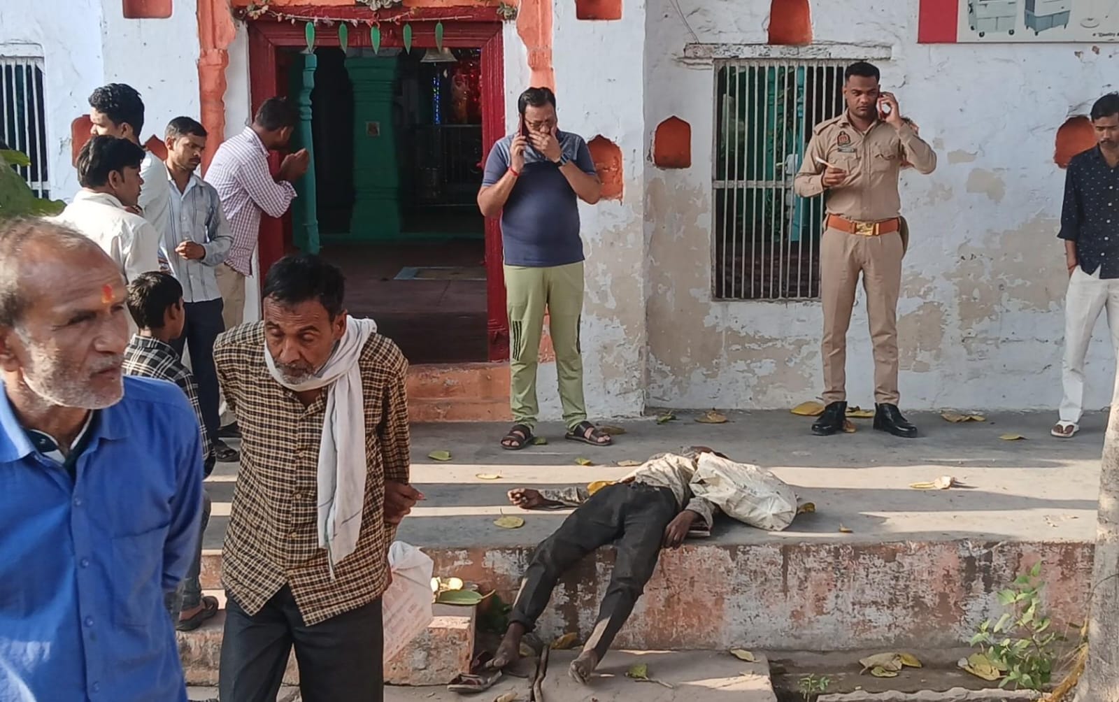 गरीब का शव में मिलने से हड़कंप, भरथना की गलियों में कबाड़ा बीनकर पलता था अपना पेट