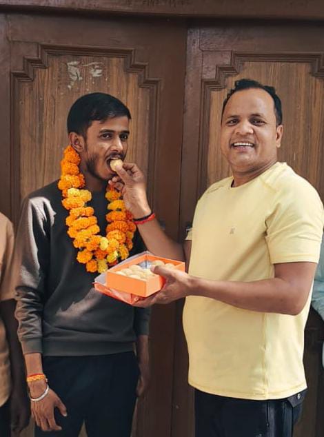 दिनेश यादव का हुआ औषधि विश्लेषक के पद पर चयन