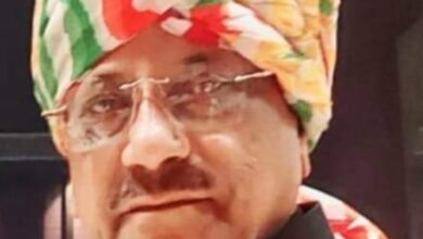 बैंक योद्धा के जन्मदिन पर बधाई देने उमड़े सहकर्मी