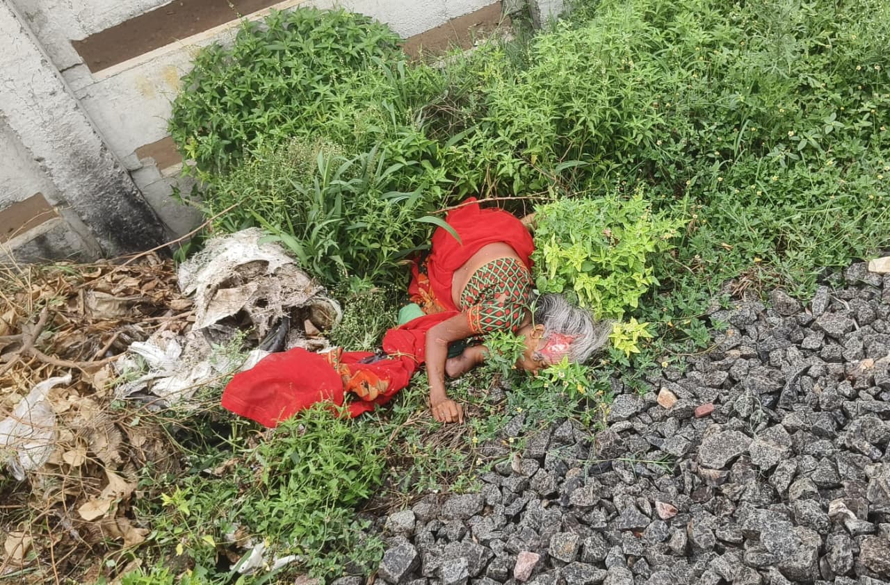 दर्दनाक हादसा: ट्रेन से कटकर श्रद्धालु महिला मौत