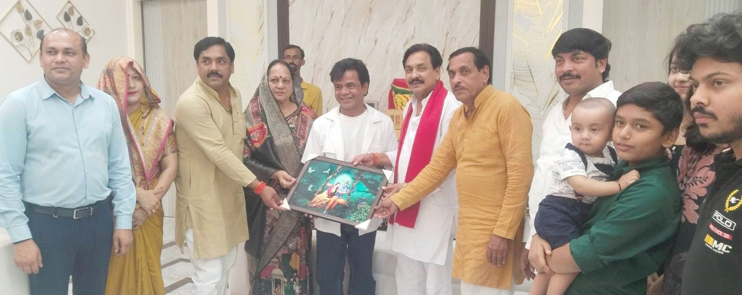 सोशल मीडिया पर प्रसिद्धि के लिए अश्लीलता