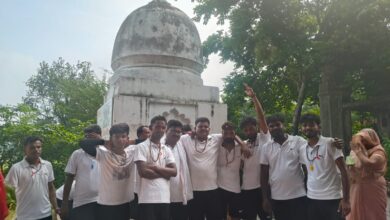 कांवड़ लेकर लौटी शिव भक्तों की टोली
