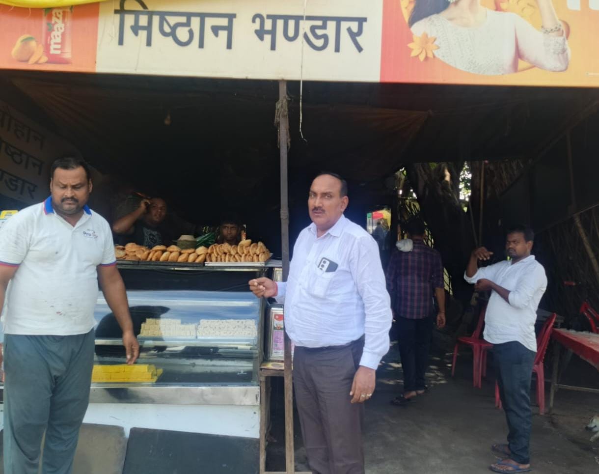 खाद्य सुरक्षा टीम की छापेमारी से मचा हड़कंप