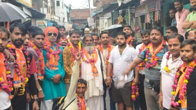 डाक कांवड़ यात्रियों के स्वागत में उमड़े भक्त