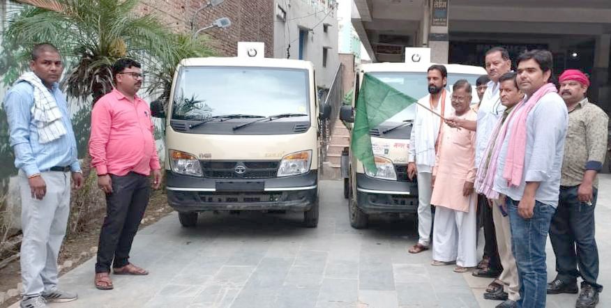 डोर-टू डोर कूडा कलेक्शन को लोडर रवाना