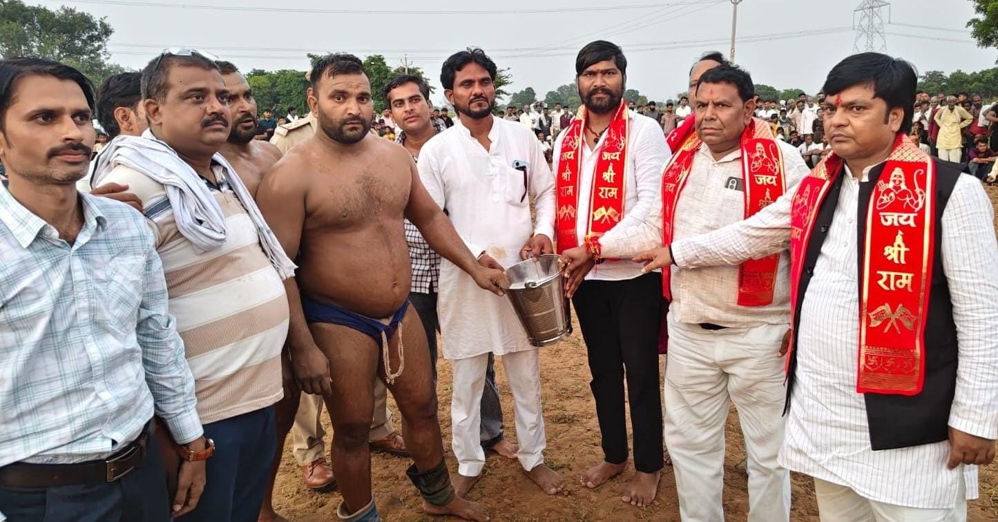 दंगल में झंडा-सील्ड कुश्ती रही बराबर