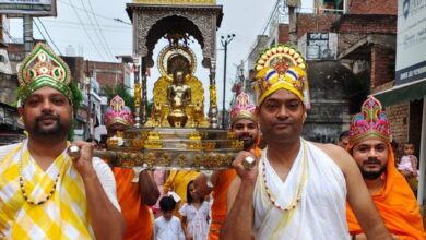 पार्श्वनाथ निर्वाण महोत्सव पर निकली भव्य पालकी यात्रा