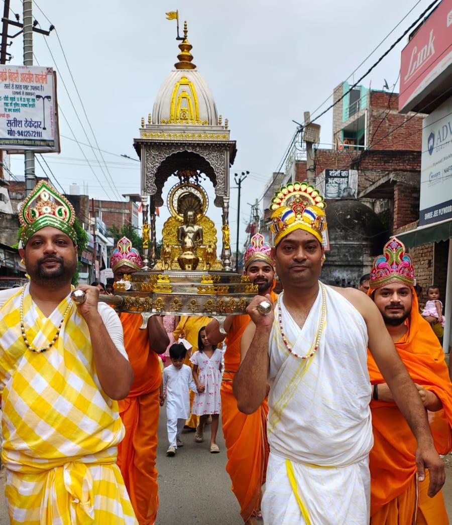 पार्श्वनाथ निर्वाण महोत्सव पर निकली भव्य पालकी यात्रा