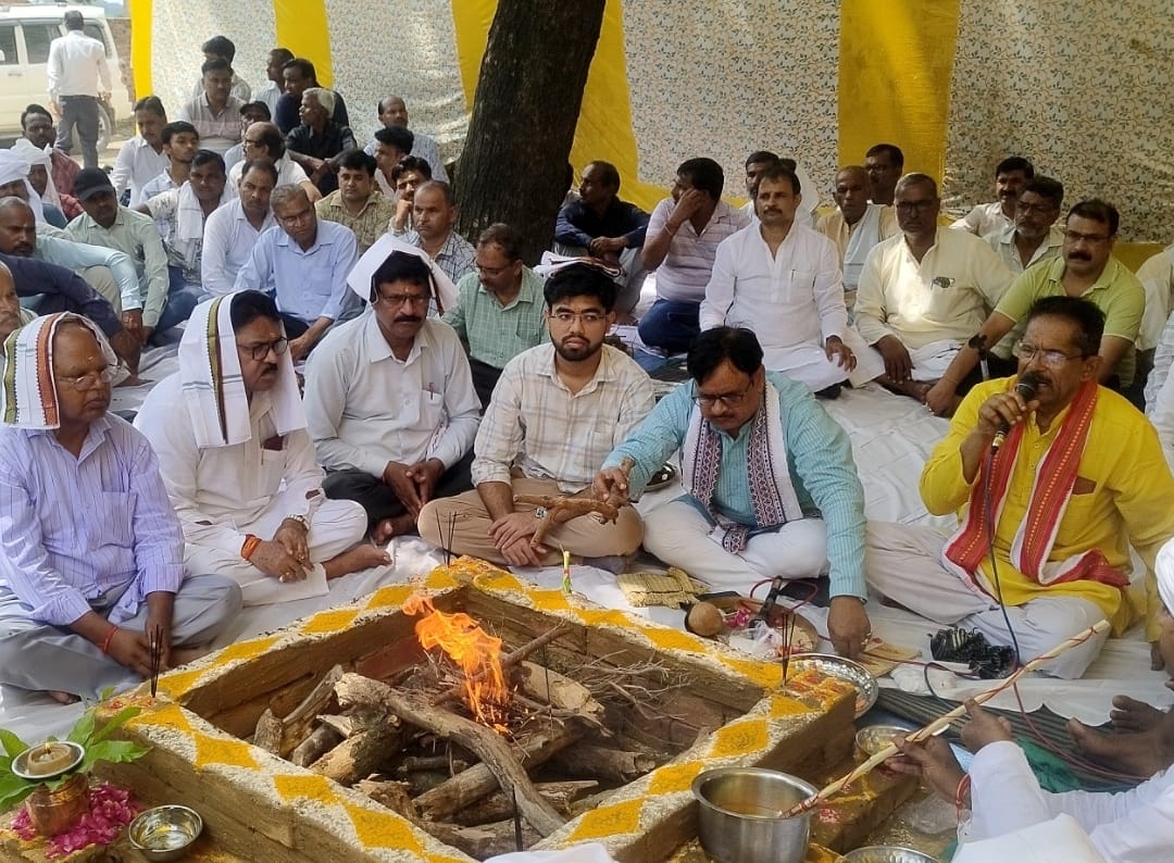 पूर्व सांसद के दिवंगत चाचा को श्रद्धांजलि