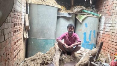 बरसात के बाद कच्ची छत का हिस्सा गिरा