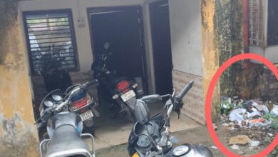 ब्लॉक परिसर में फैली गंदगी व चोक पड़ी नालियों ने खोली स्वच्छता अभियान के दावों की पोल