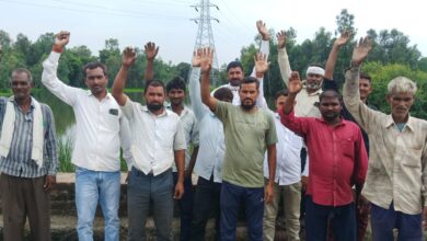 भुसैला तालाब ड्रेन नाला बना मुसीबत, हजारों बीघा धान जलमग्न; ग्रामीणों ने किया प्रदर्शन