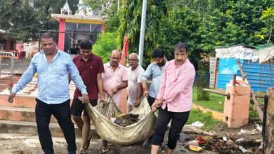 लगातार बारिश से चारों तरफ कीचड़ व गंदगी का अम्बार, गोमती मित्रों के श्रमदान ने पकड़ी रफ़्तार