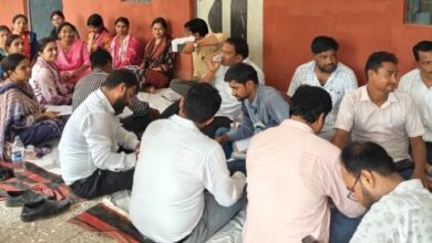 लेखपालों की कलम बंद हड़ताल, अयोध्या में लेखपाल के खिलाफ ट्रैप कार्रवाई का भरथना में विरोध