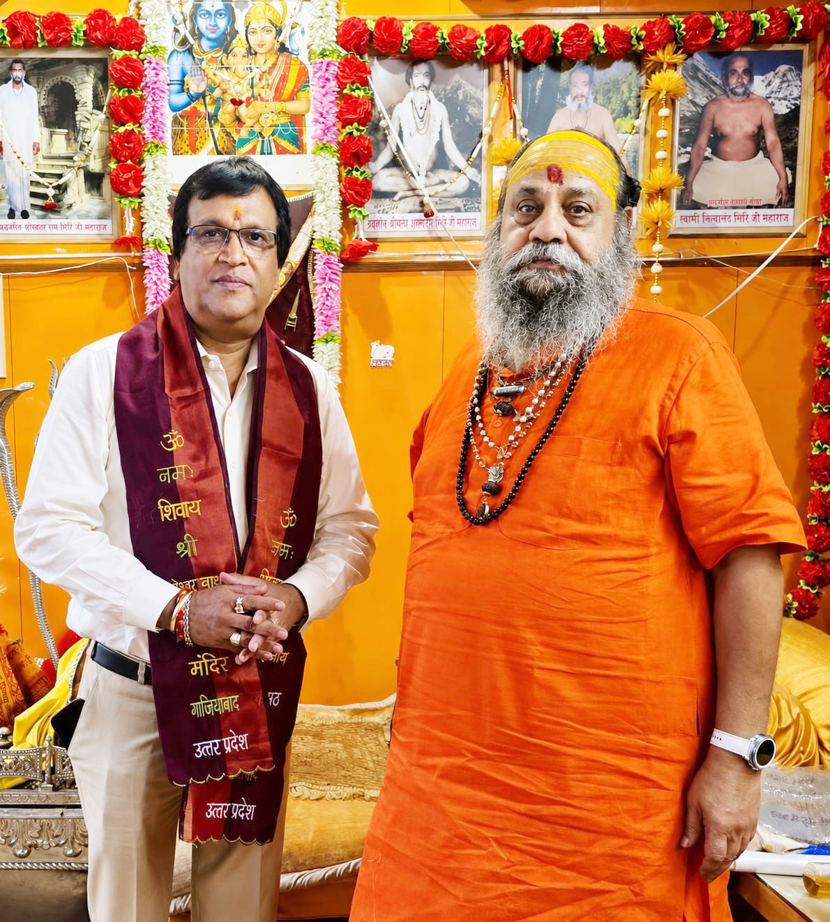 विहिप के नवनियुक्त महानगर अध्यक्ष अनिल अग्रवाल सांवरिया ने दूधेश्वरनाथ मंदिर में लिया आशीर्वाद