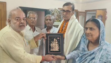 गुरु का सम्मान कर शिष्यों ने निभाई परंपरा
