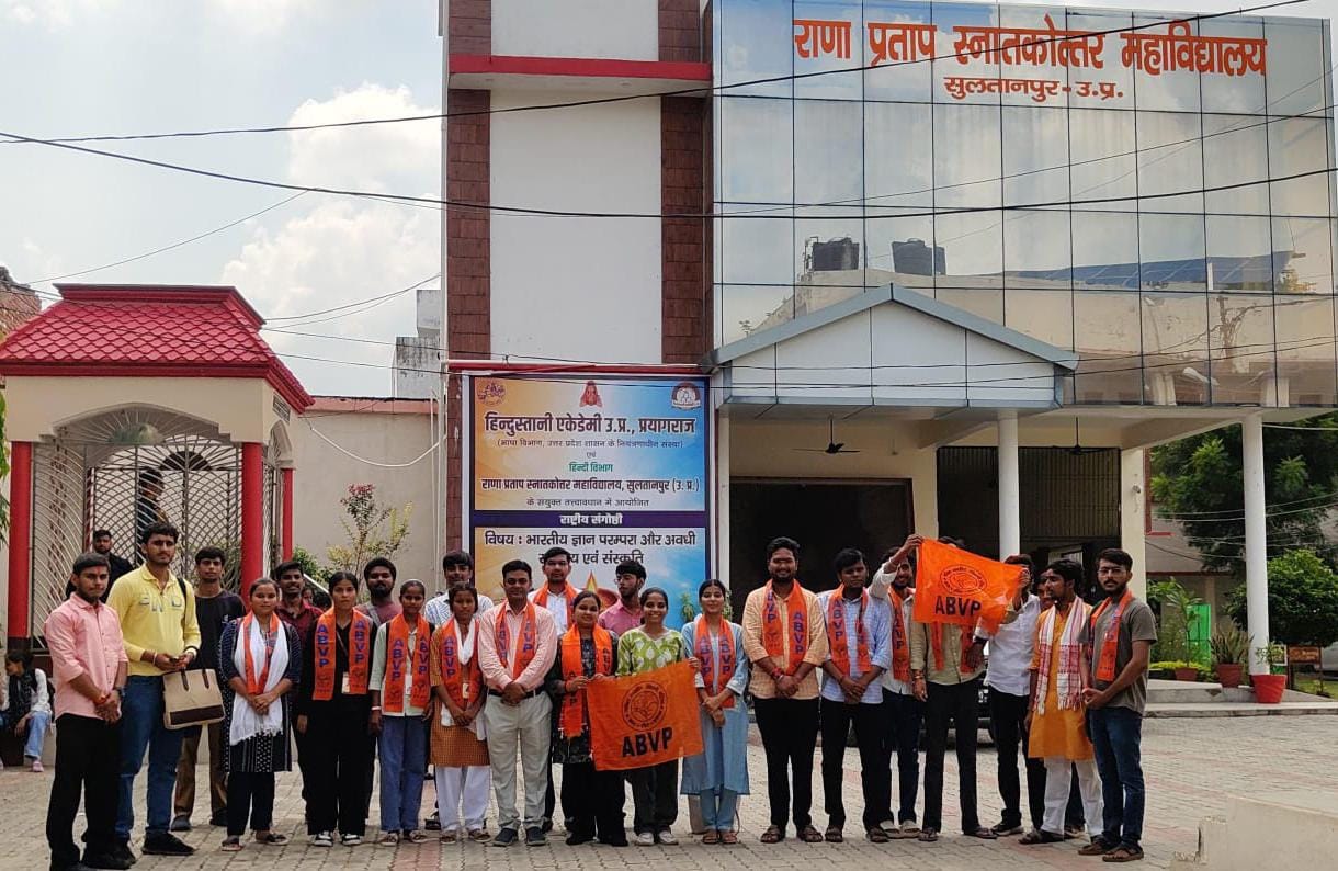 छात्रसंघ चुनाव में जीत पर कार्यकर्ताओं ने मनाया विजय उत्सव