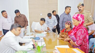 जनसुनवाई में उमड़ी फरियादियों की भीड़