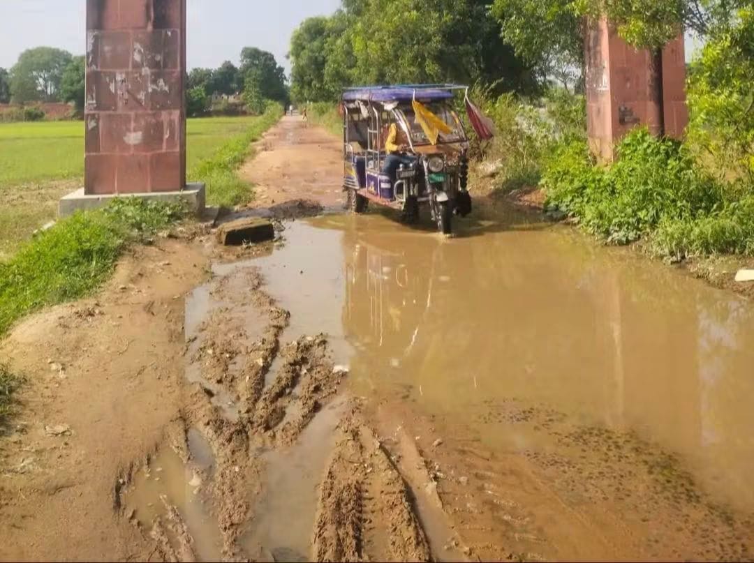 जर्जर सड़क पर सफर जोखिम भरा