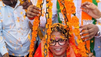 भारतीय जनता पार्टी की राष्ट्रीय उपाध्यक्ष रेखा अरुण वर्मा के लगातार तीसरी बार राष्ट्रीय उपाध्यक्ष बनने के बाद पहली बार लखीमपुर आगमन पर जनपद की सीमा स्थित गांव मरखापुर में कार्यकर्ताओं ने जोरदार स्वागत किया।