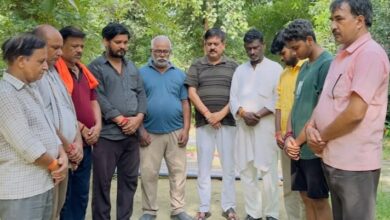 वरिष्ठ पत्रकार व चिकित्सक को नमन कर गोमती मित्रों ने किया श्रमदान