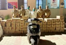 97 पेटी अवैध शराब के साथ दो गिरफ्तार, स्कूटी भी बरामद