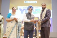 उपराज्यपाल ने अजीत सिंह को किया सम्मानित