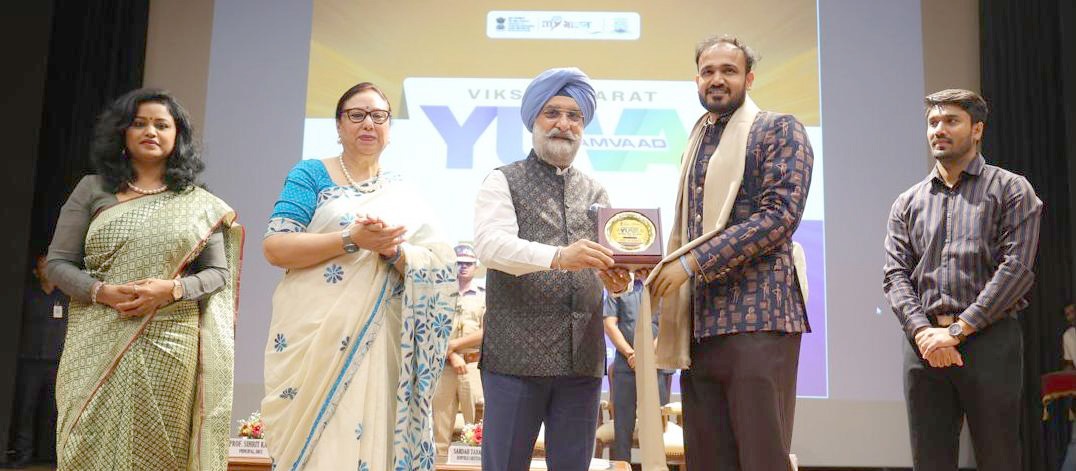 उपराज्यपाल ने अजीत सिंह को किया सम्मानित