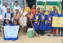 गांधी और शास्त्री जयंती पर बच्चों ने निकाली प्रभात फेरी, स्वच्छता का दिया संदेश