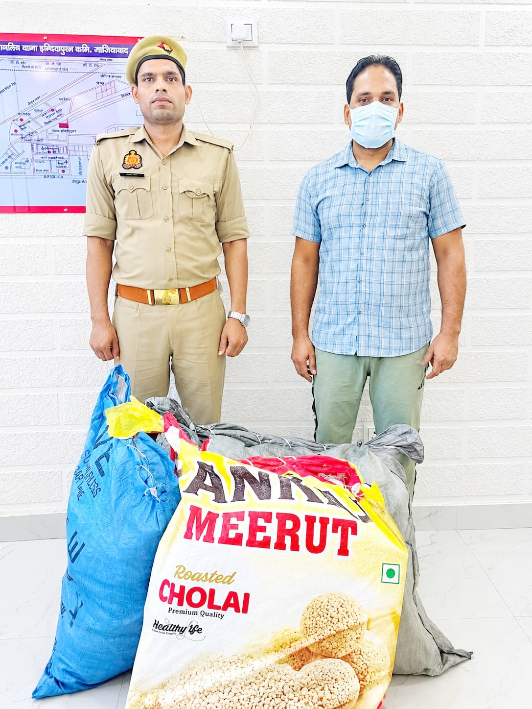 तीन बोरों में भरे आतिशबाजी के पटाखे बरामद, विस्फोटक अधिनियम के तहत मुकदमा दर्ज