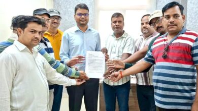 दिल्ली पत्रकारों से कथित दुर्व्यवहार के विरोध में सौंपा ज्ञापन