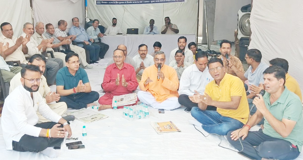 नगर निगम के खिलाफ व्यापारियों का धरना नौवें दिन भी जारी, कल मौन उपवास का ऐलान