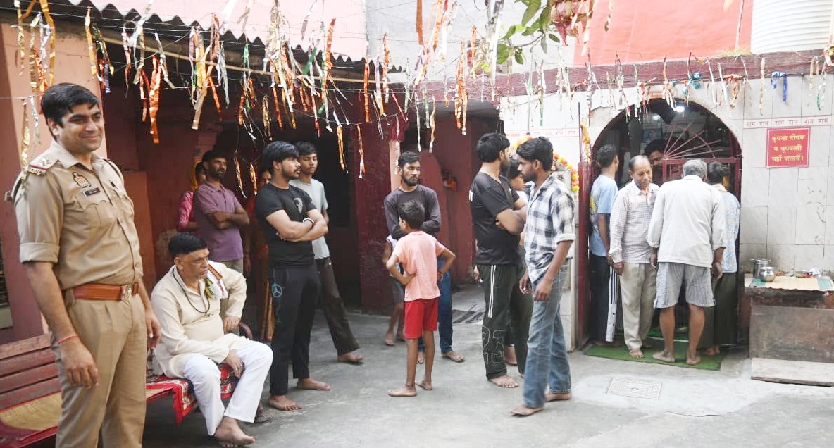 प्राचीन शिव मंदिर में शिवलिंग खंडित मिलने से हड़कंप, जांच में जुटी पुलिस