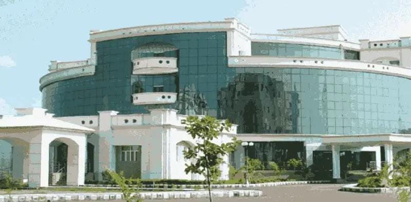 ब्लड बैंक में कथित रक्त दलाली प्रकरण में रिपोर्ट दर्ज