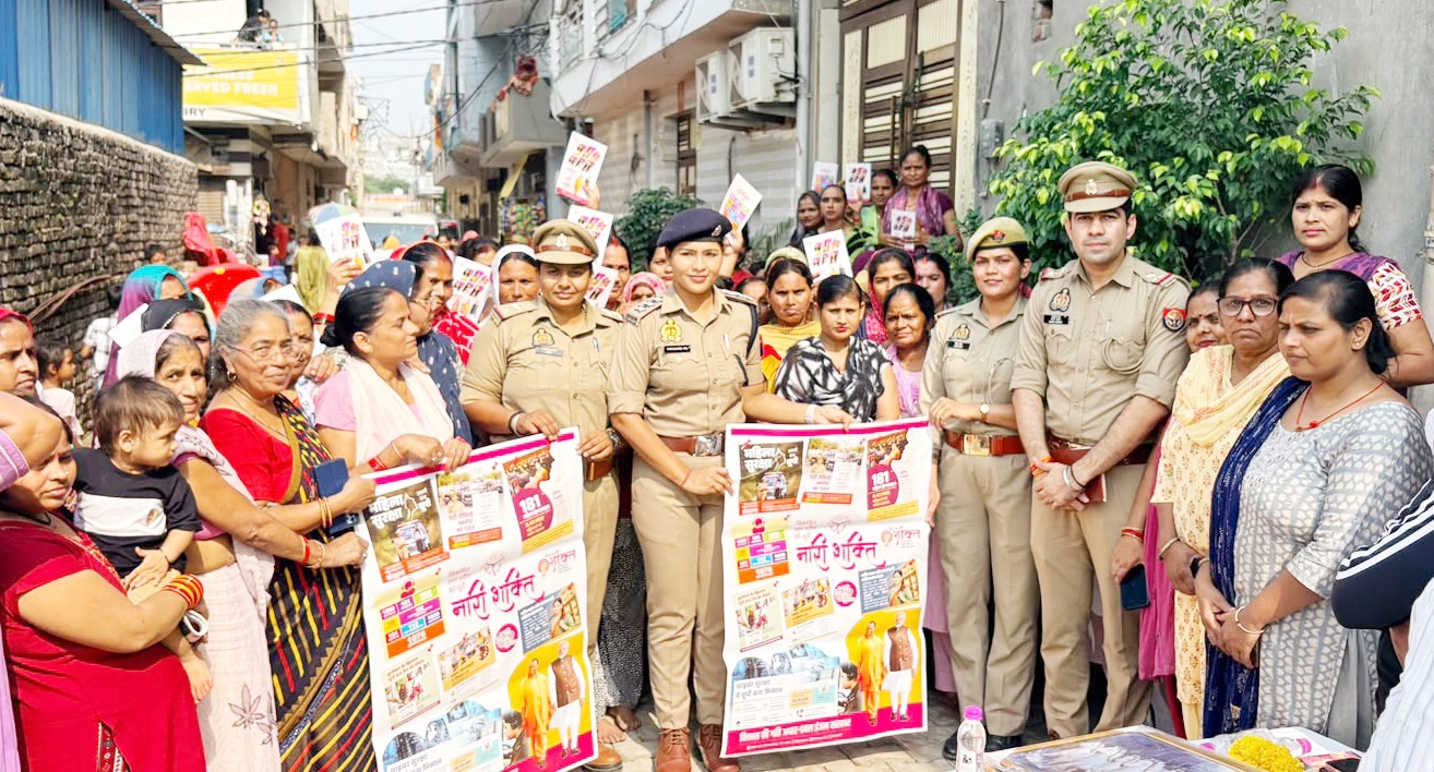 महिला चौपालों में सुनीं समस्याएं, सुरक्षा और आत्मनिर्भरता के प्रति किया जागरूक