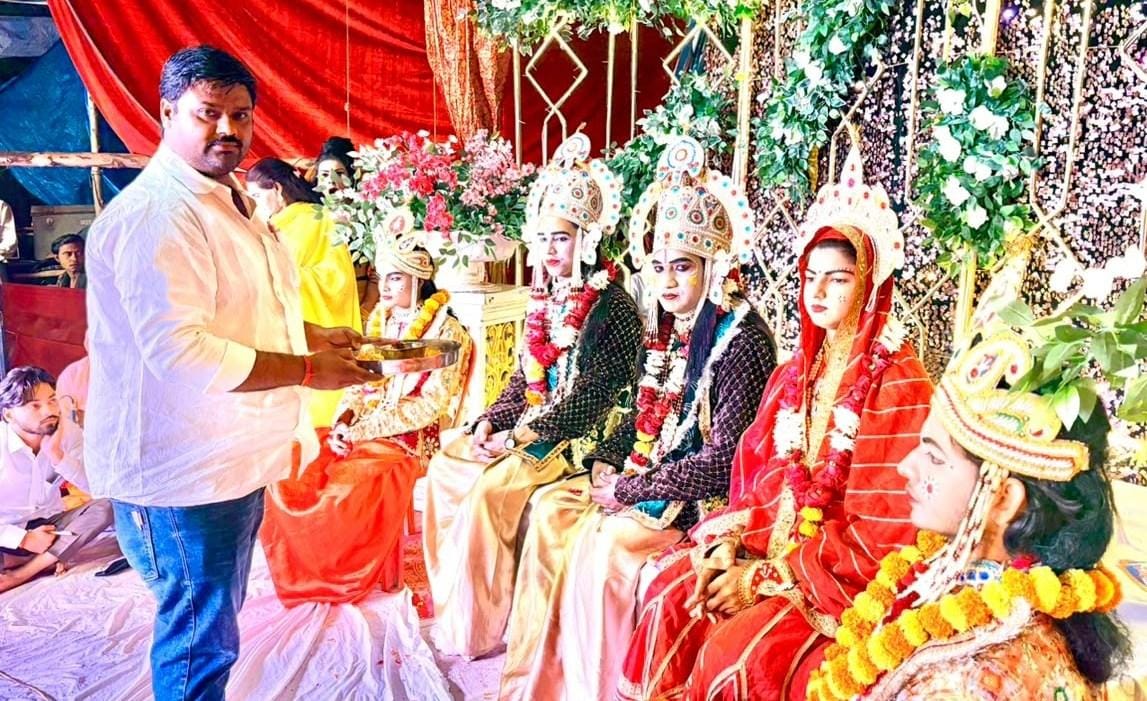राज्याभिषेक में उमड़ी राम भक्तों की भीड़