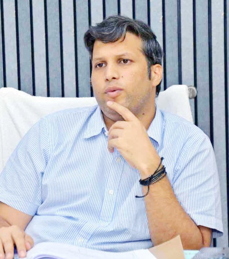लापरवाह अफसरों पर जुर्माना लगाकर जरूरतमंद मरीजों का इलाज करा रहे गाजियाबाद के डीएम