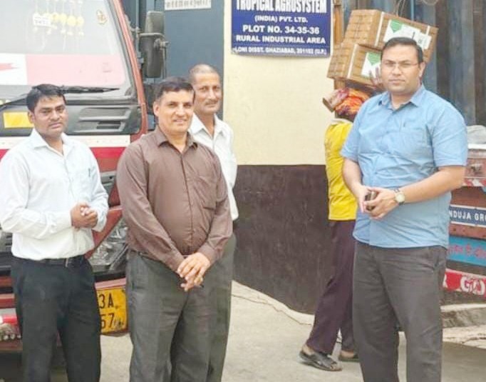 लोनी में कीटनाशी उत्पादन इकाइयों का निरीक्षण, बीज बुकिंग में लापरवाही पर प्रभारी को चेतावनी