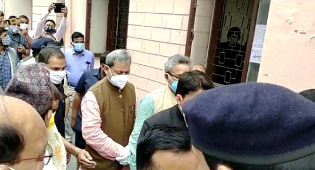 Photo of कोरोना के बिगड़ते हालात के बीच CM तीरथ सिंह रावत पहुंचे चमोली, कोविड हॉस्पिटल का लिया जायजा
