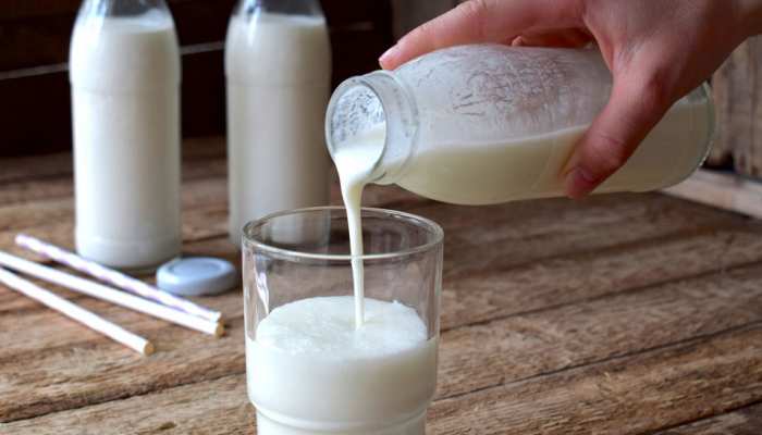 Photo of विटामिन और कैल्शियम जैसे पोषक तत्वों से भरपूर दूध आपके स्वास्थ्य के लिए हैं बेहद फायदेमंद