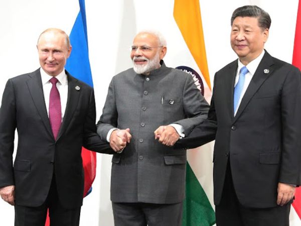 Photo of भारत-चीन के मुद्दों पर पहली बार व्लादिमीर पुतिन ने दिया रिएक्शन कहा, “पीएम मोदी और राष्ट्रपति जिनपिंग दोनों…”