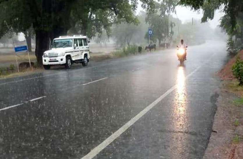 Photo of Monsoon के चलते दक्षिण भारत के कई राज्यों में देखने को मिलेगी भारी बारिश, ऐसा रहेगा मौसम