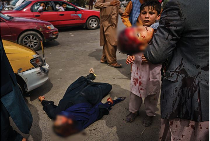 Photo of तालिबानो ने अफगानिस्तान मे दिखाई हैवानियत लोगों पर डंडे और कोड़े बरसाए, खून से लथपथ हुए बच्चे और औरतें