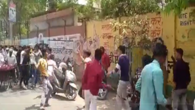 Photo of कानपुर : परीक्षा खत्म होते ही डीएवी कॉलेज के बाहर भिड़े हाईस्कूल के छात्र, देखें वीडियो